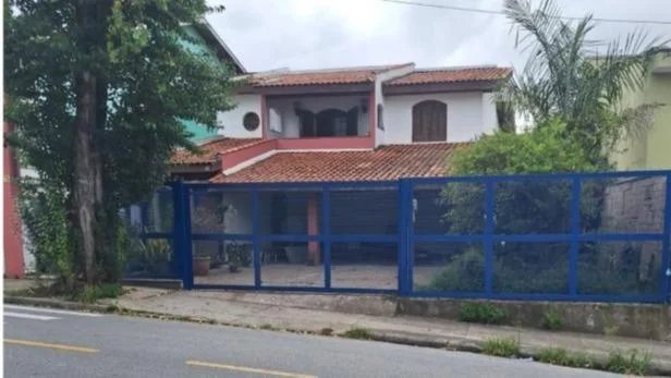 Casa com 355m² em Terreno de 424m²
