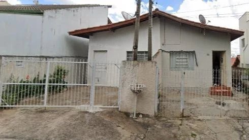 Terreno com 2 Casas Geminadas