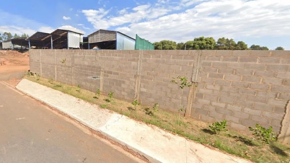 Gleba Industrial com 2 Prédios e Pavilhão